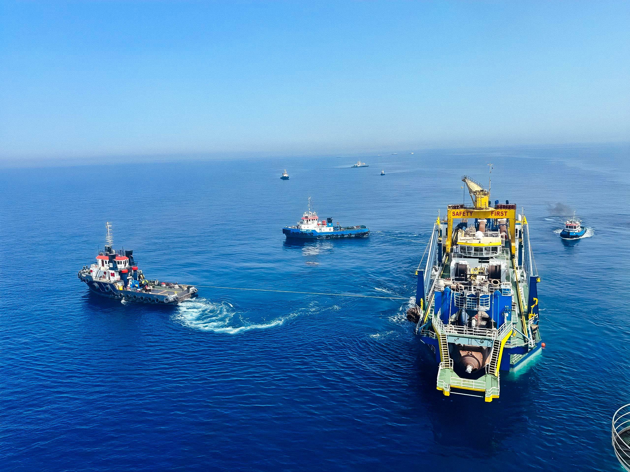 Tug vessels coordinating towing services